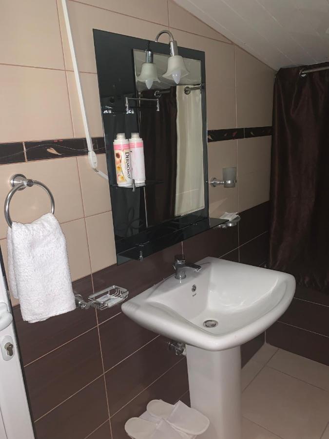 Hotel Anxhelo Kuçovë Extérieur photo